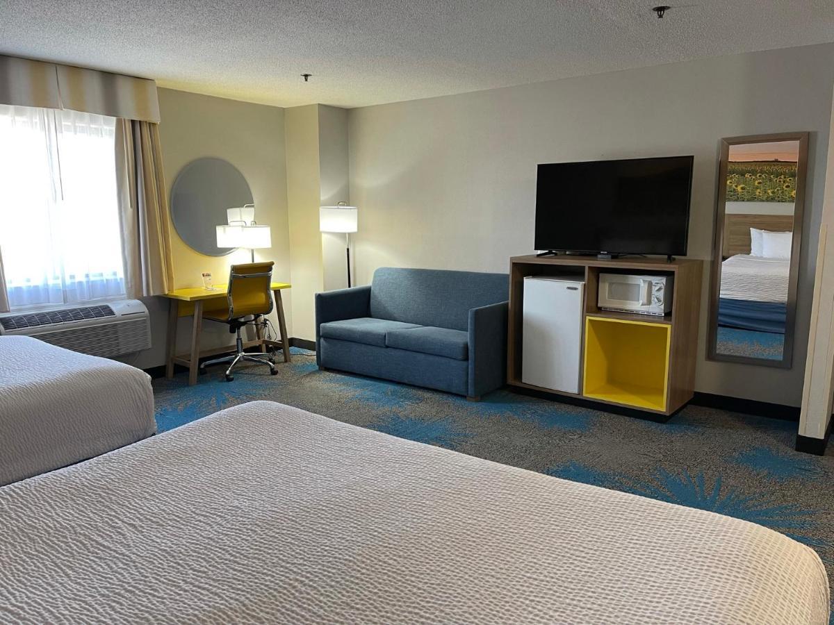 Days Inn By Wyndham Colby Zewnętrze zdjęcie