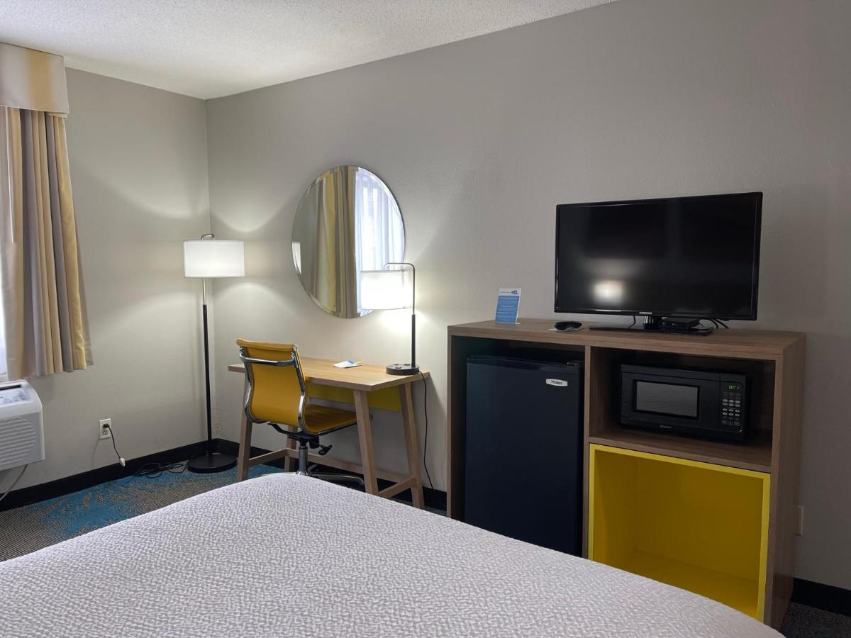 Days Inn By Wyndham Colby Zewnętrze zdjęcie