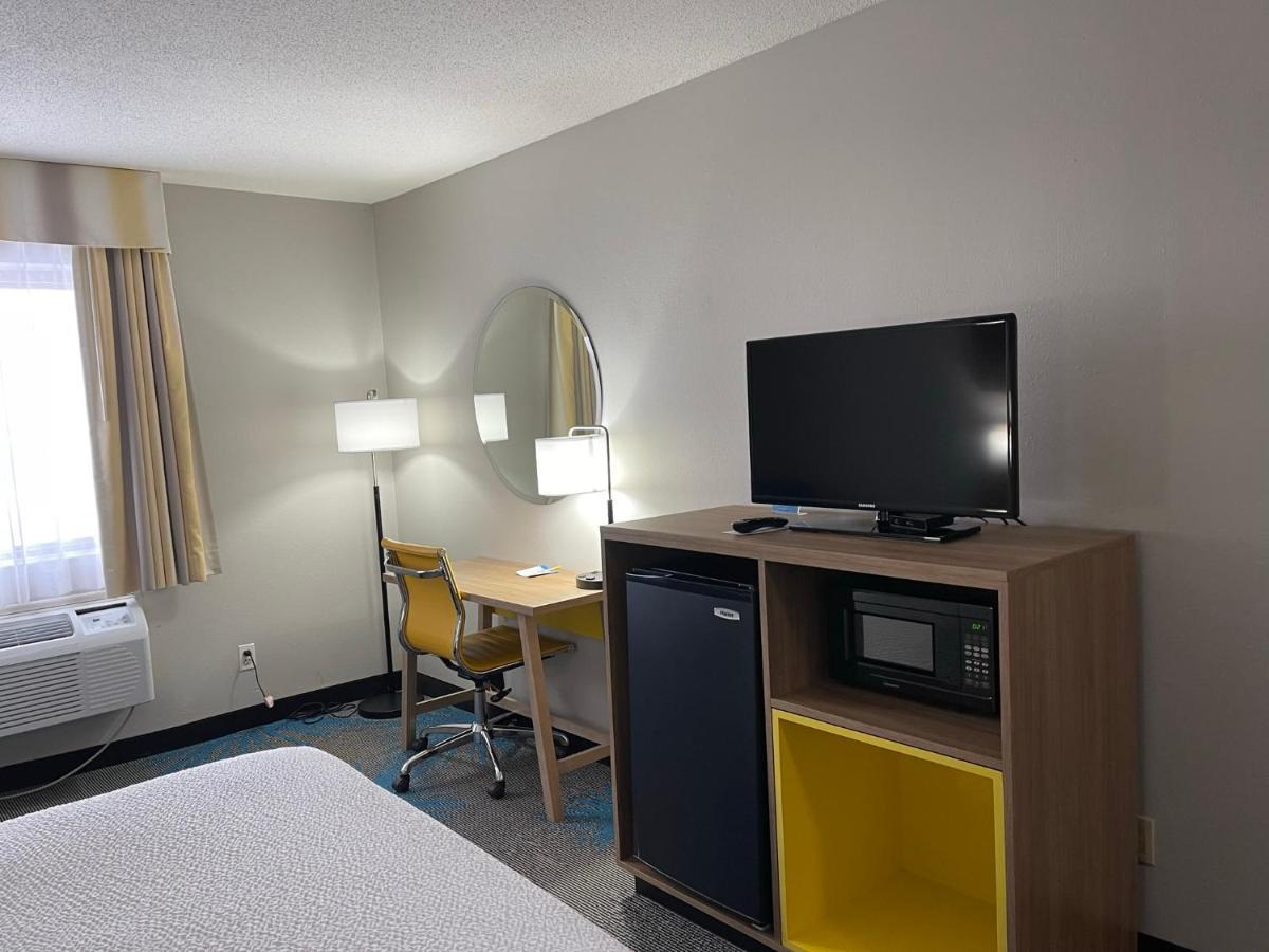 Days Inn By Wyndham Colby Zewnętrze zdjęcie