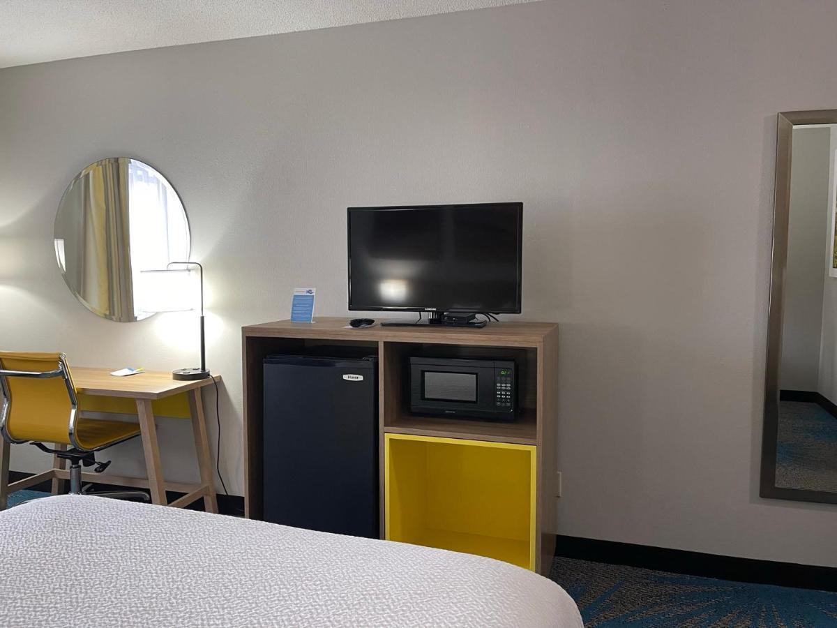 Days Inn By Wyndham Colby Zewnętrze zdjęcie
