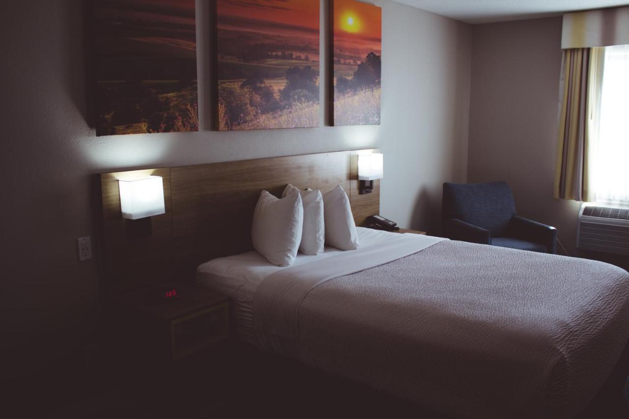 Days Inn By Wyndham Colby Zewnętrze zdjęcie