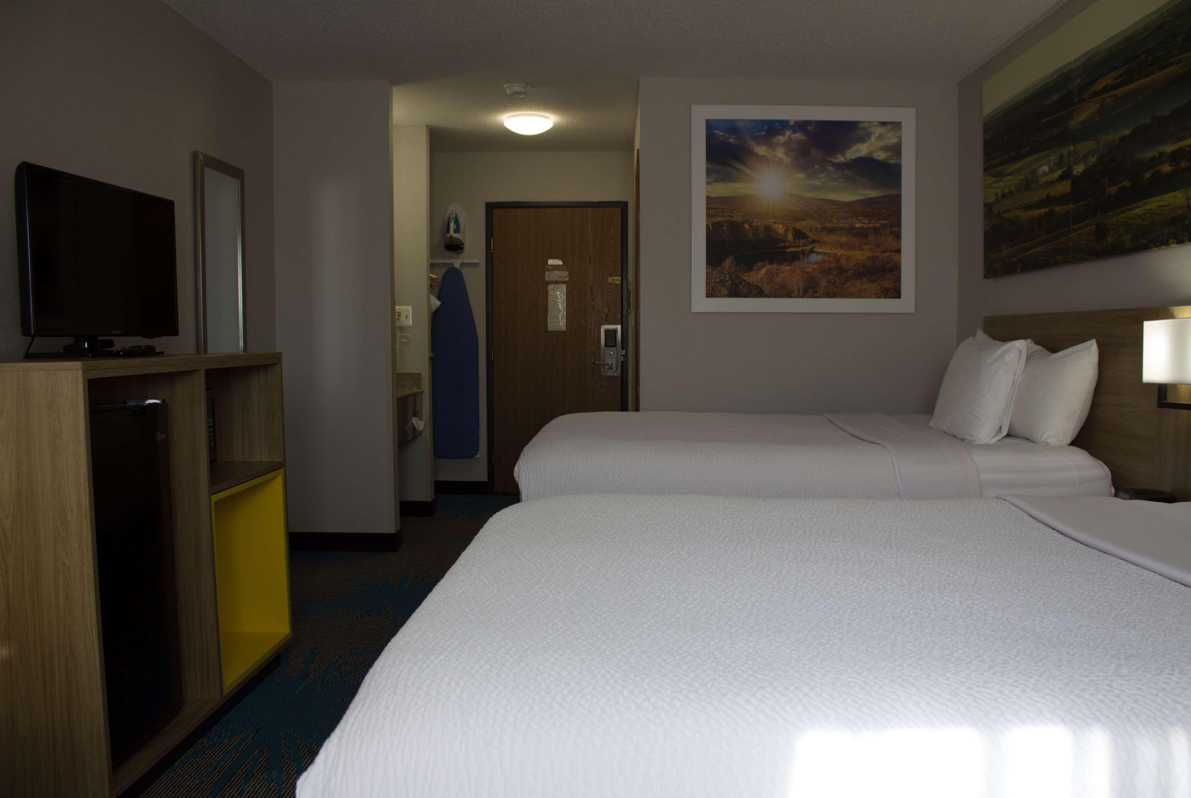 Days Inn By Wyndham Colby Zewnętrze zdjęcie