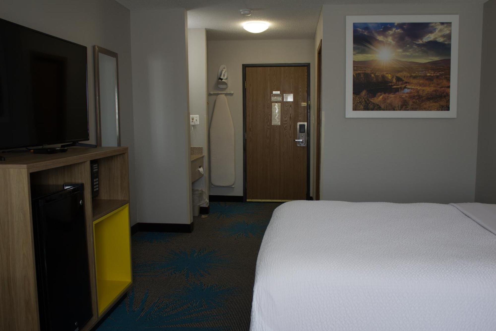 Days Inn By Wyndham Colby Zewnętrze zdjęcie