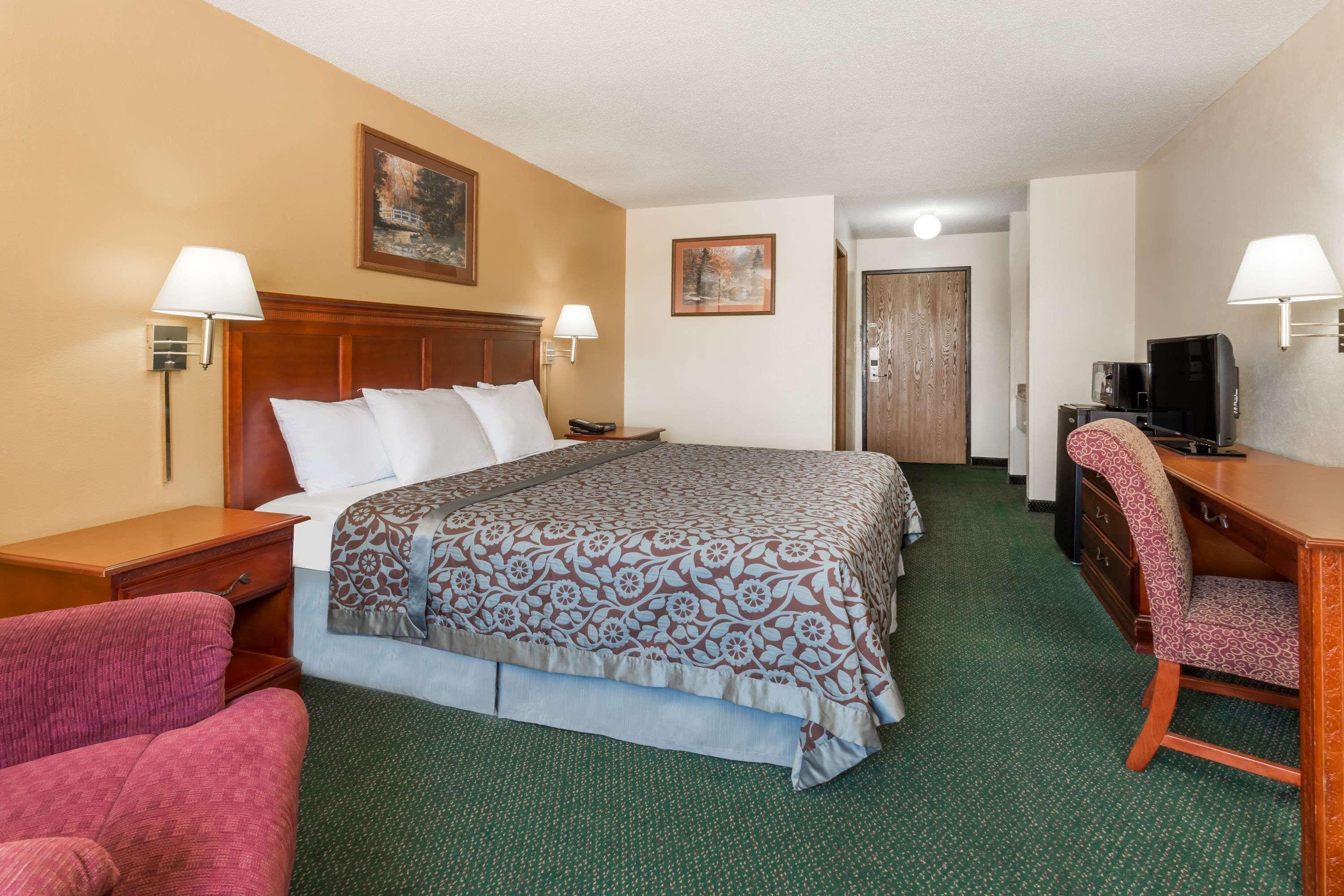 Days Inn By Wyndham Colby Zewnętrze zdjęcie