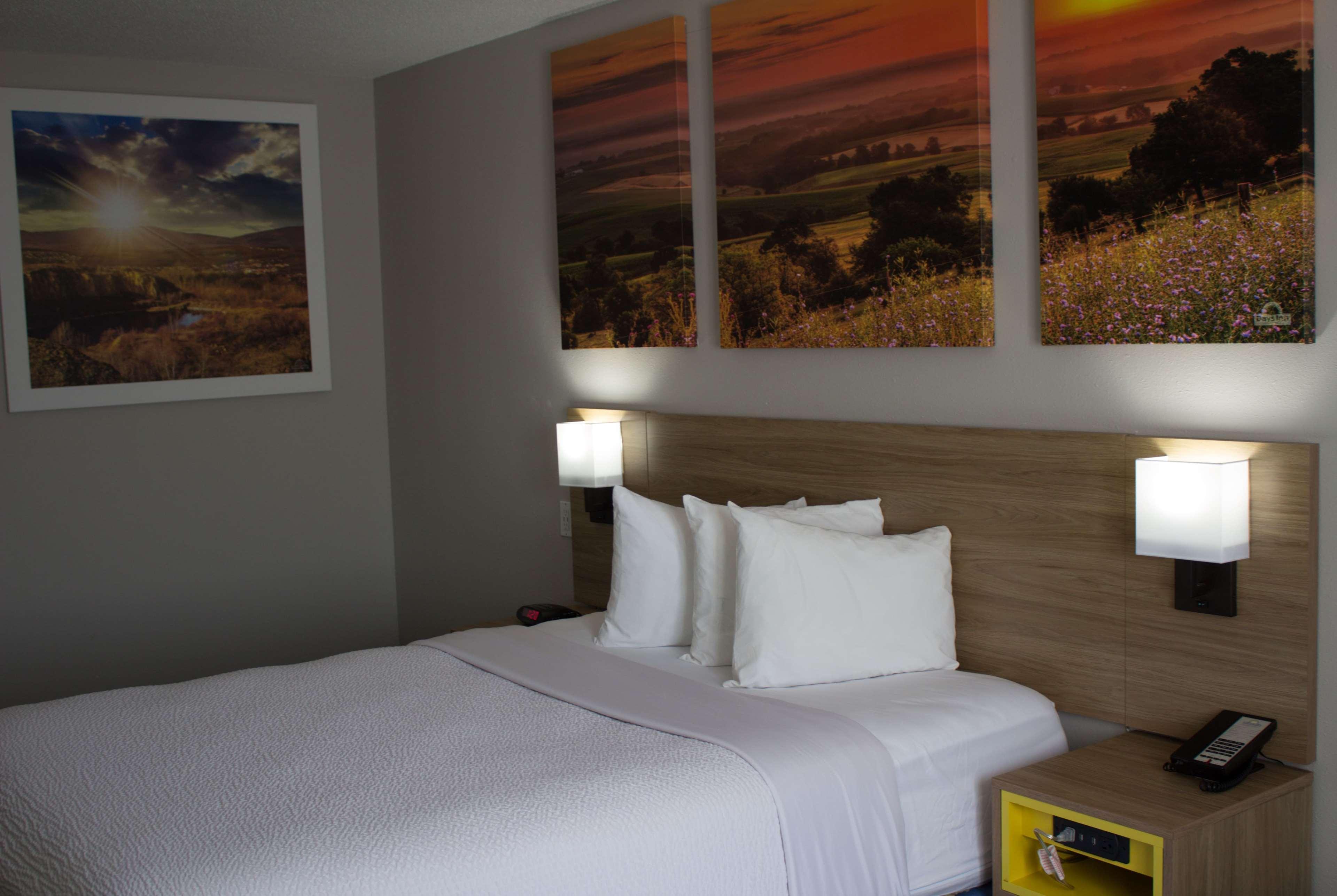 Days Inn By Wyndham Colby Zewnętrze zdjęcie