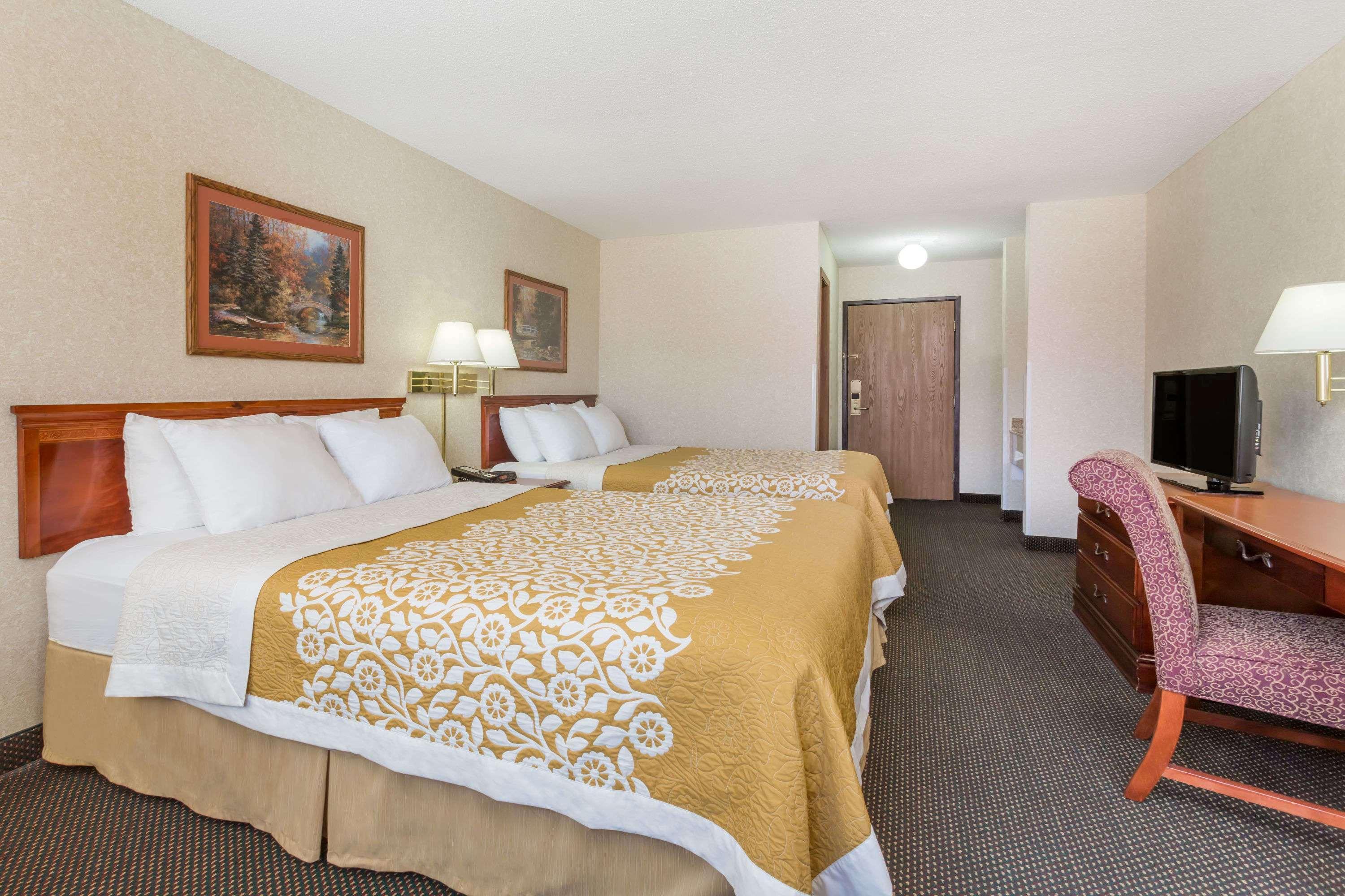 Days Inn By Wyndham Colby Zewnętrze zdjęcie
