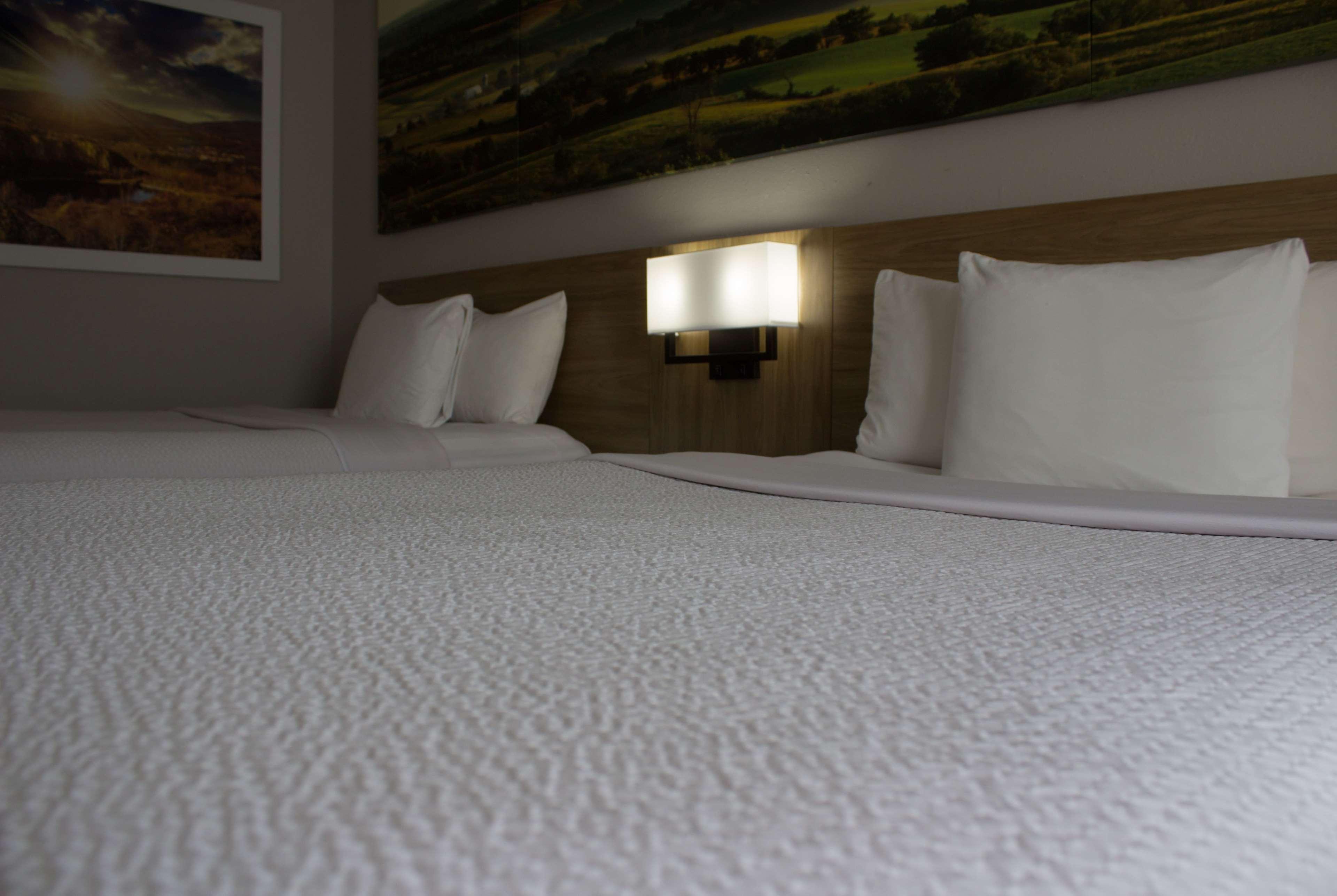 Days Inn By Wyndham Colby Zewnętrze zdjęcie